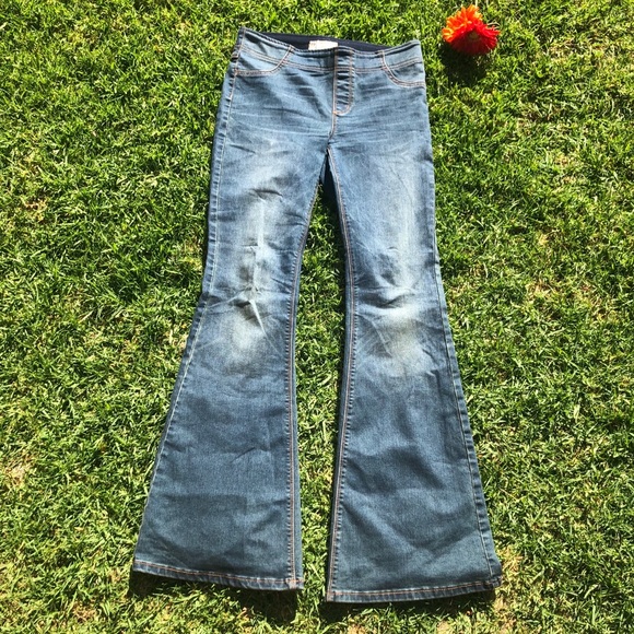 Free People Denim - Free people flared jeans with elastic waistband 💕